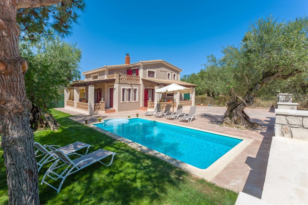 Evalexia Villa - Luxury Villa With Private Pool Near Laganas Perfect For Groups By Villa Mana Gers Kalamákion Esterno foto