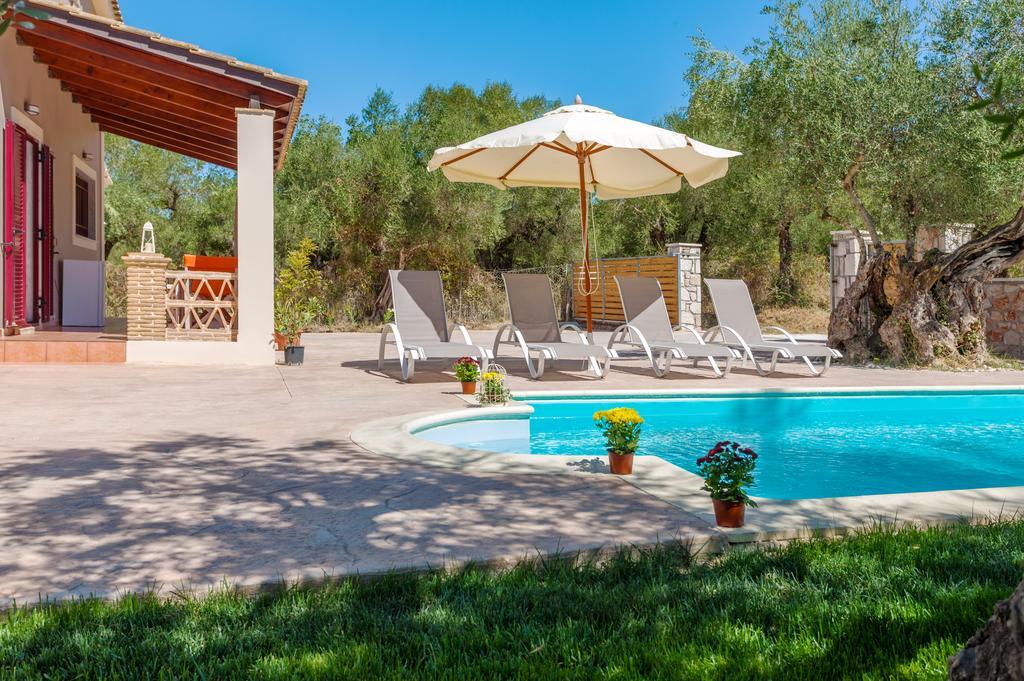 Evalexia Villa - Luxury Villa With Private Pool Near Laganas Perfect For Groups By Villa Mana Gers Kalamákion Esterno foto