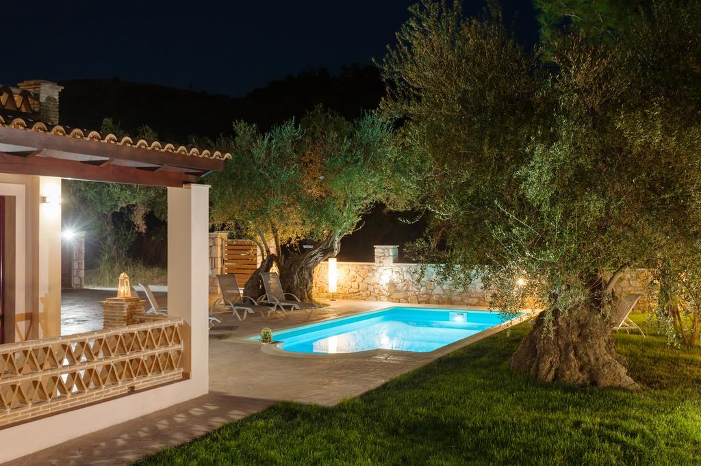 Evalexia Villa - Luxury Villa With Private Pool Near Laganas Perfect For Groups By Villa Mana Gers Kalamákion Esterno foto