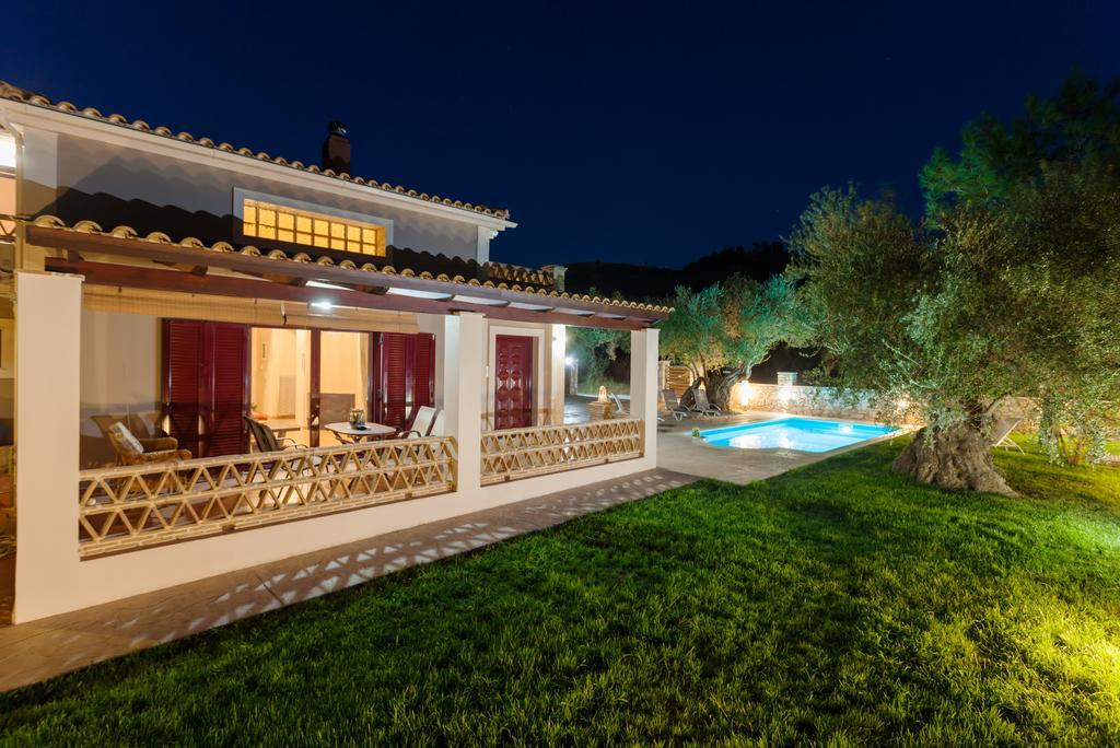 Evalexia Villa - Luxury Villa With Private Pool Near Laganas Perfect For Groups By Villa Mana Gers Kalamákion Esterno foto