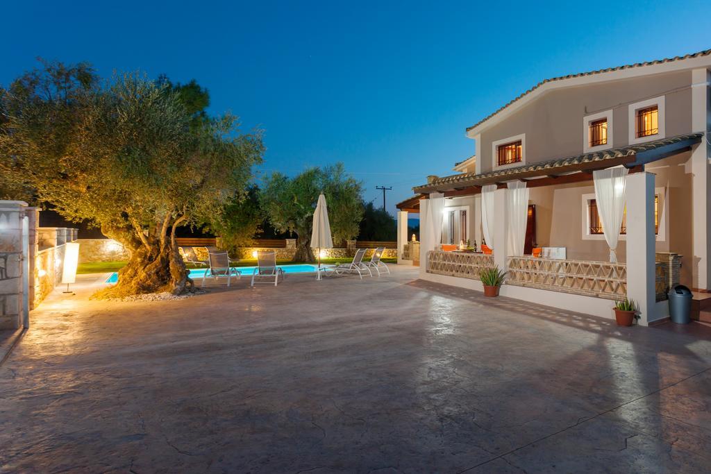 Evalexia Villa - Luxury Villa With Private Pool Near Laganas Perfect For Groups By Villa Mana Gers Kalamákion Esterno foto